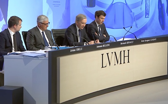 LVMH集团主席在股东大会上表示：我们只会用 NFT卖真正的鞋和真正的酒