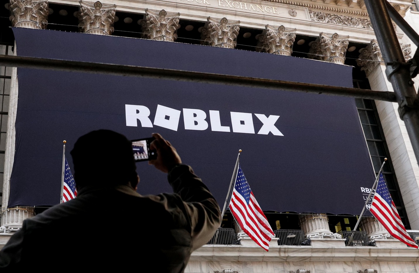 元宇宙第一股Roblox，日活近七千万创新高，代币销售额破7亿美元